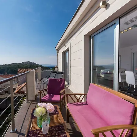 Amaizing Sea View In Center And Near The Beach Apartment *